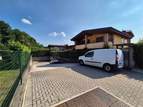 appartamento in vendita a Casnate con Bernate