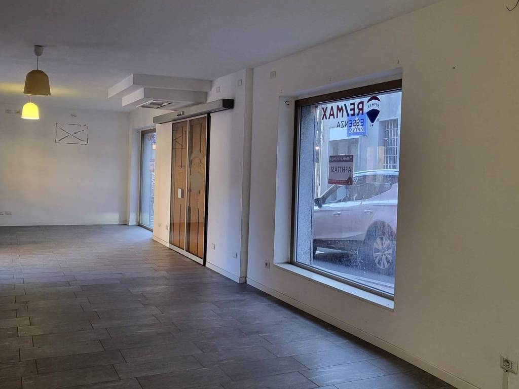 ufficio in vendita a Casnate con Bernate