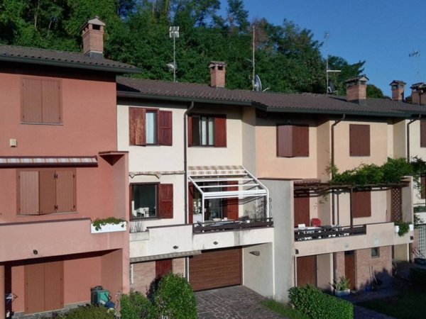 casa indipendente in vendita a Casnate con Bernate