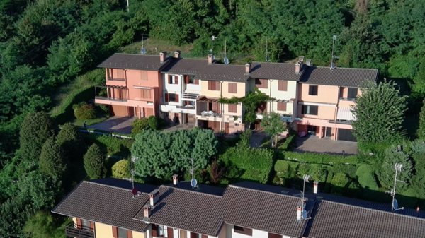 casa indipendente in vendita a Casnate con Bernate