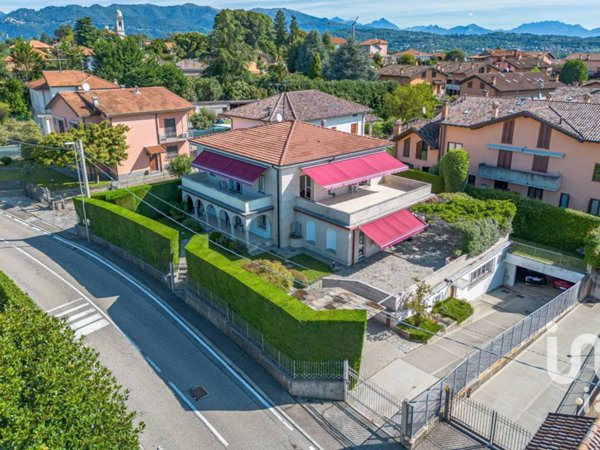 casa indipendente in vendita a Casnate con Bernate