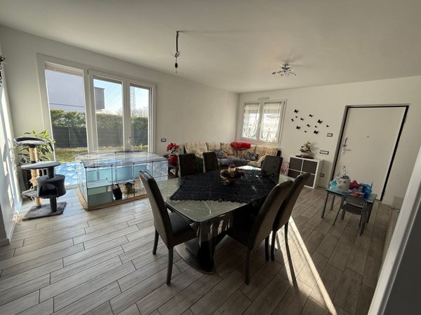 casa indipendente in vendita a Casnate con Bernate