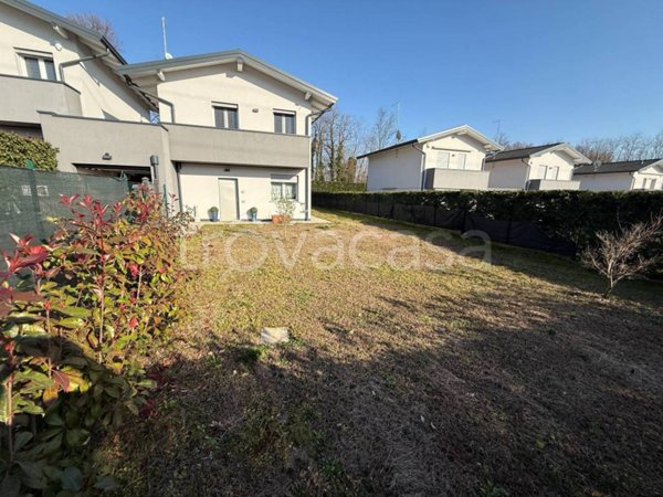 casa indipendente in vendita a Casnate con Bernate