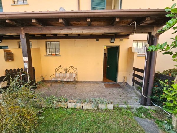 casa indipendente in vendita a Casnate con Bernate