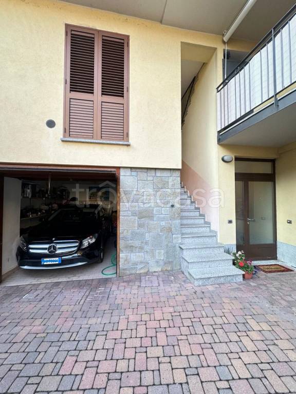 appartamento in vendita a Casnate con Bernate