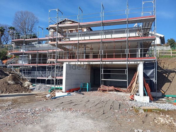 casa indipendente in vendita a Casnate con Bernate