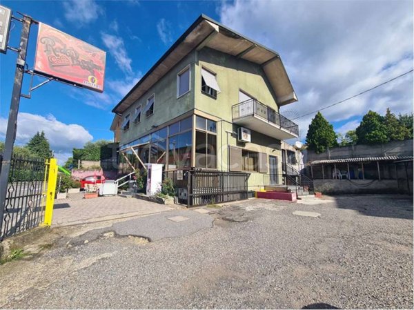 casa indipendente in vendita a Casnate con Bernate