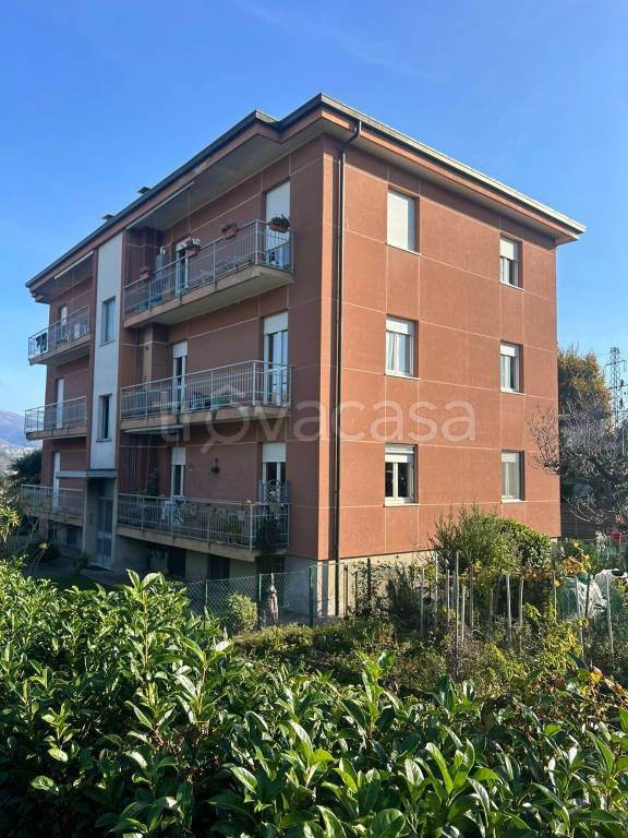 appartamento in vendita a Casnate con Bernate