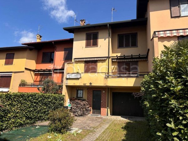 casa indipendente in vendita a Casnate con Bernate