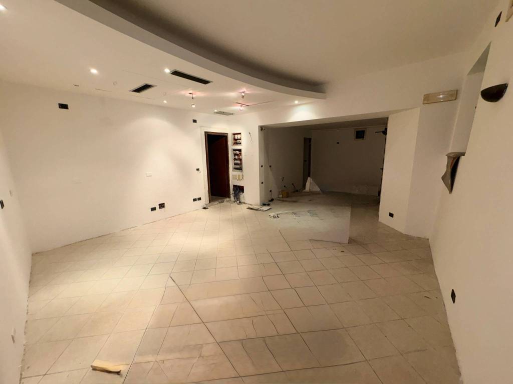 negozio in vendita a Casnate con Bernate