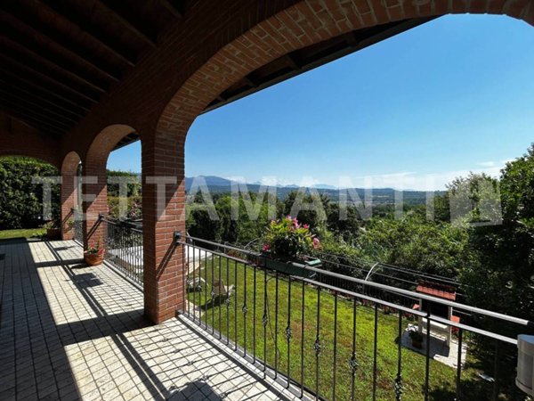 casa indipendente in vendita a Casnate con Bernate