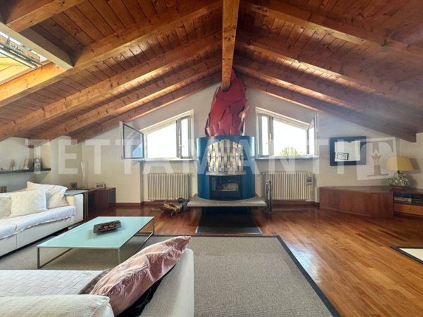 casa indipendente in vendita a Casnate con Bernate