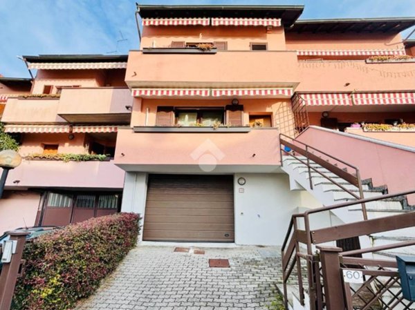 casa indipendente in vendita a Casnate con Bernate