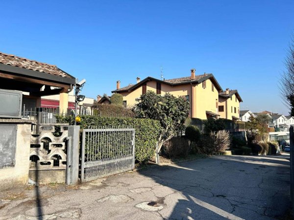 appartamento in vendita a Casnate con Bernate