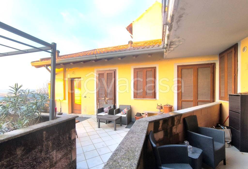 appartamento in vendita a Casnate con Bernate