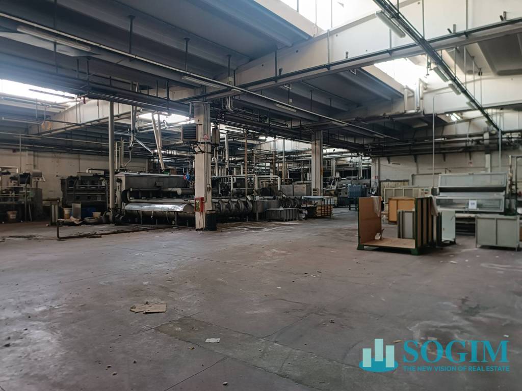 locale commerciale in vendita a Casnate con Bernate