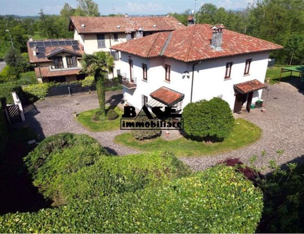 casa indipendente in vendita a Casnate con Bernate