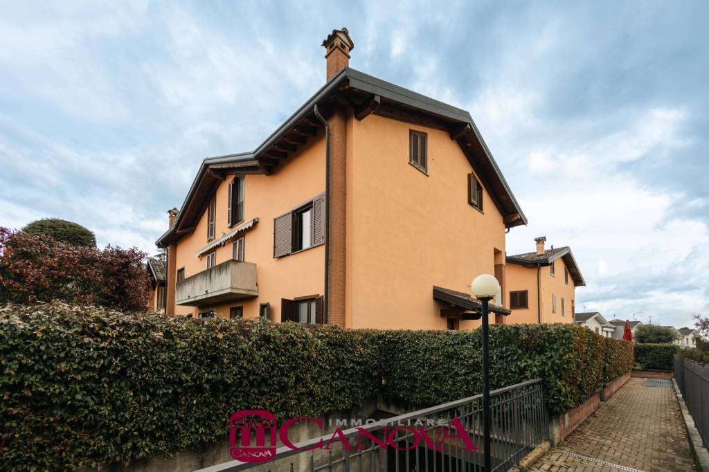 appartamento in vendita a Casnate con Bernate
