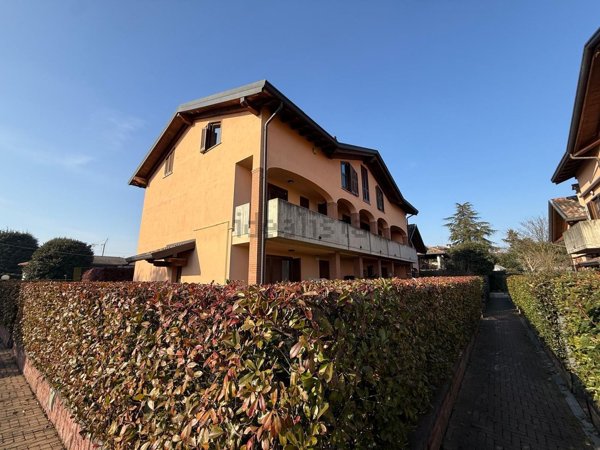 appartamento in vendita a Casnate con Bernate
