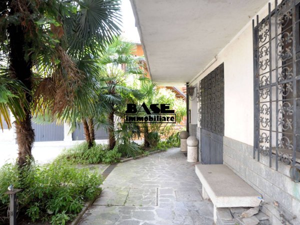 casa indipendente in vendita a Casnate con Bernate
