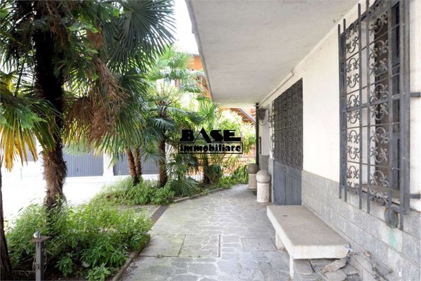 casa indipendente in vendita a Casnate con Bernate