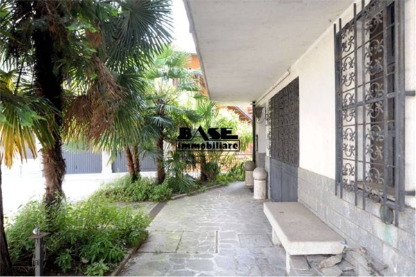 casa indipendente in vendita a Casnate con Bernate