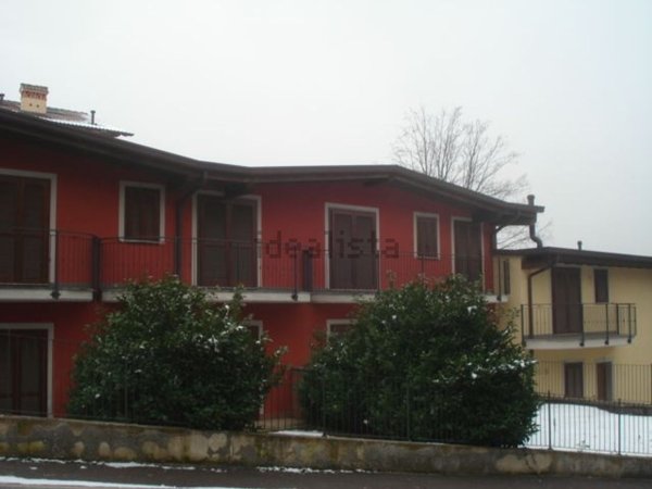 casa indipendente in vendita a Casnate con Bernate