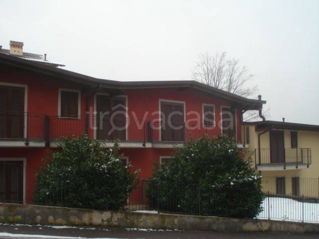 casa indipendente in vendita a Casnate con Bernate