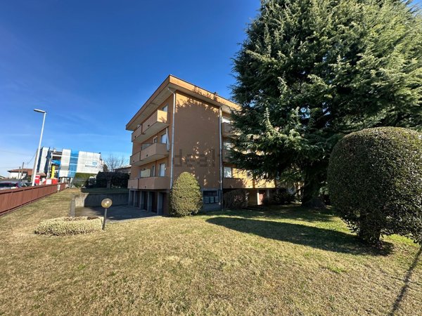 appartamento in vendita a Casnate con Bernate