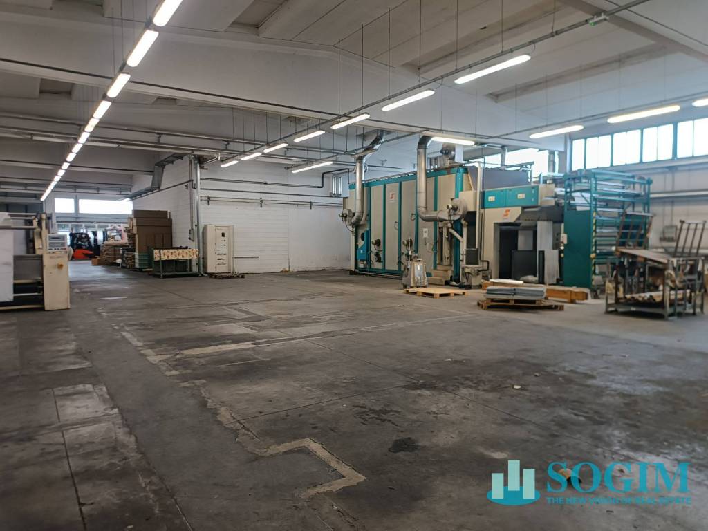 locale commerciale in vendita a Casnate con Bernate