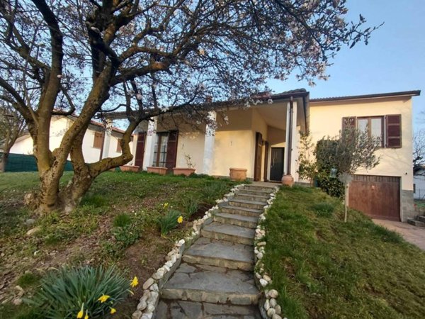casa indipendente in vendita a Casnate con Bernate