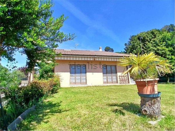 casa indipendente in vendita a Casnate con Bernate
