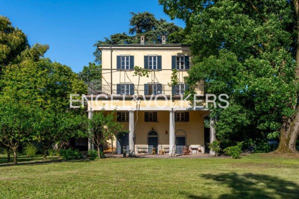 casa indipendente in vendita a Casnate con Bernate