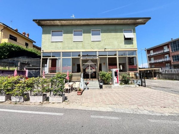 casa indipendente in vendita a Casnate con Bernate