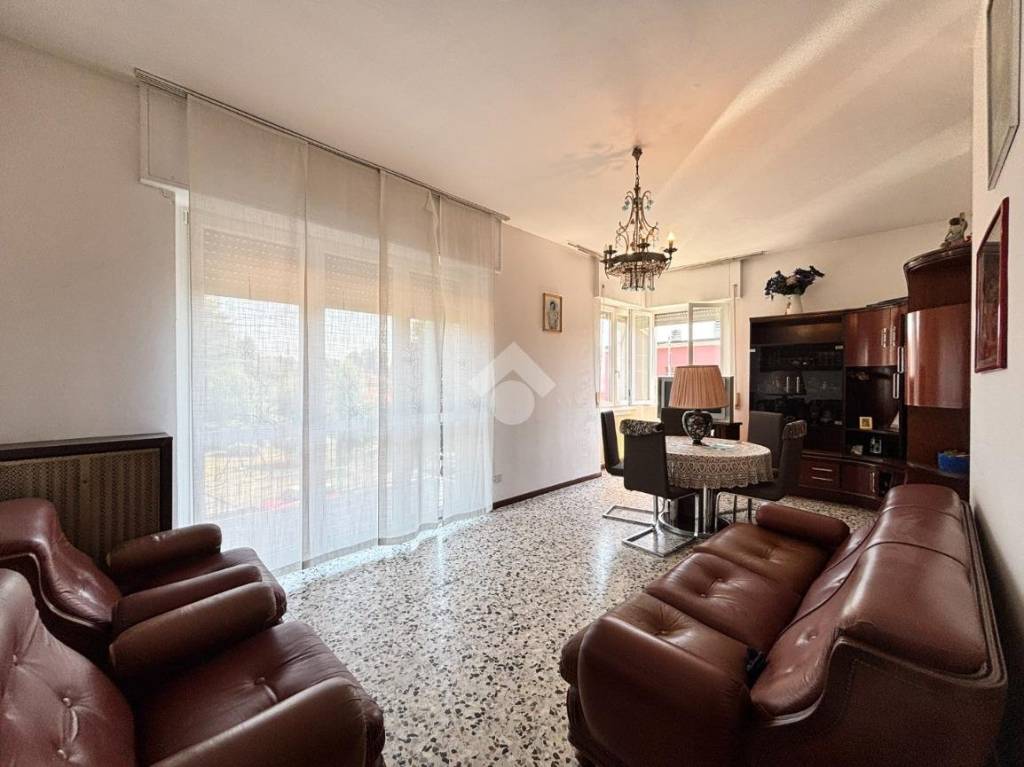 casa indipendente in vendita a Casnate con Bernate