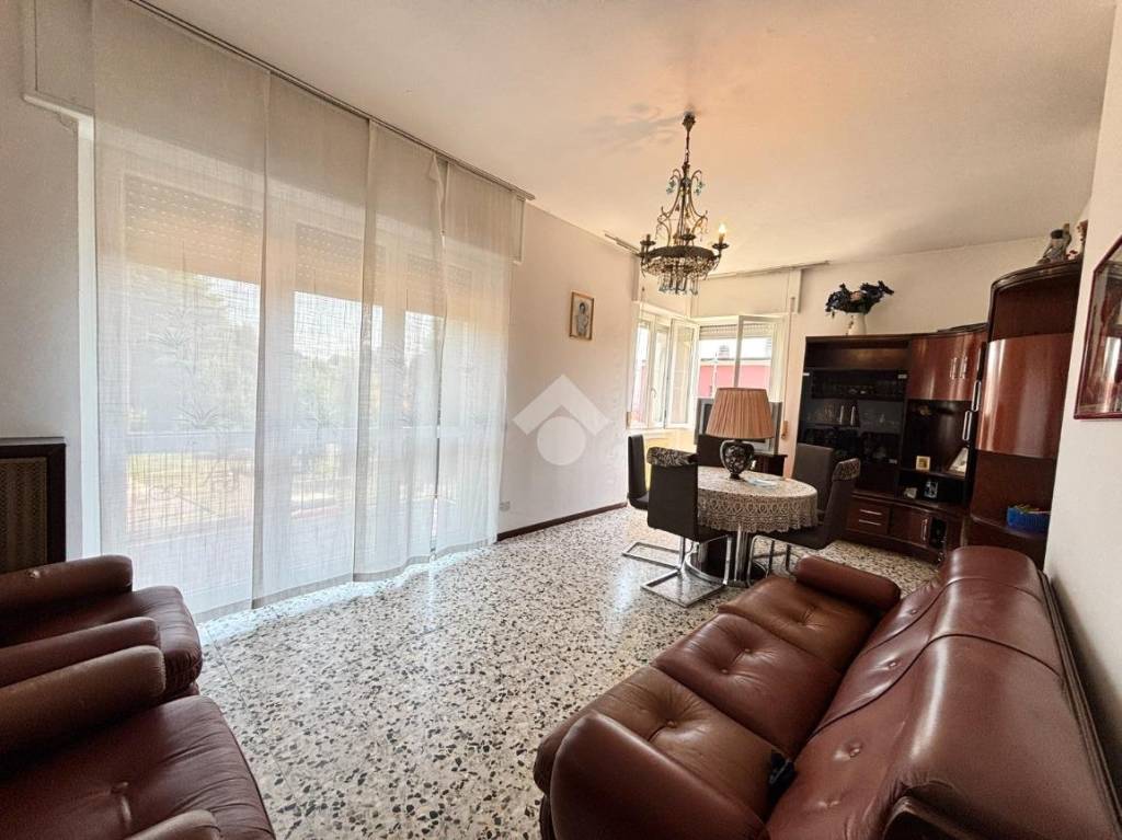 casa indipendente in vendita a Casnate con Bernate