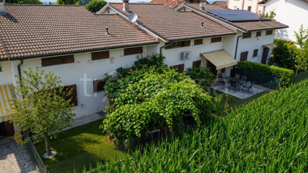 casa indipendente in vendita a Casnate con Bernate
