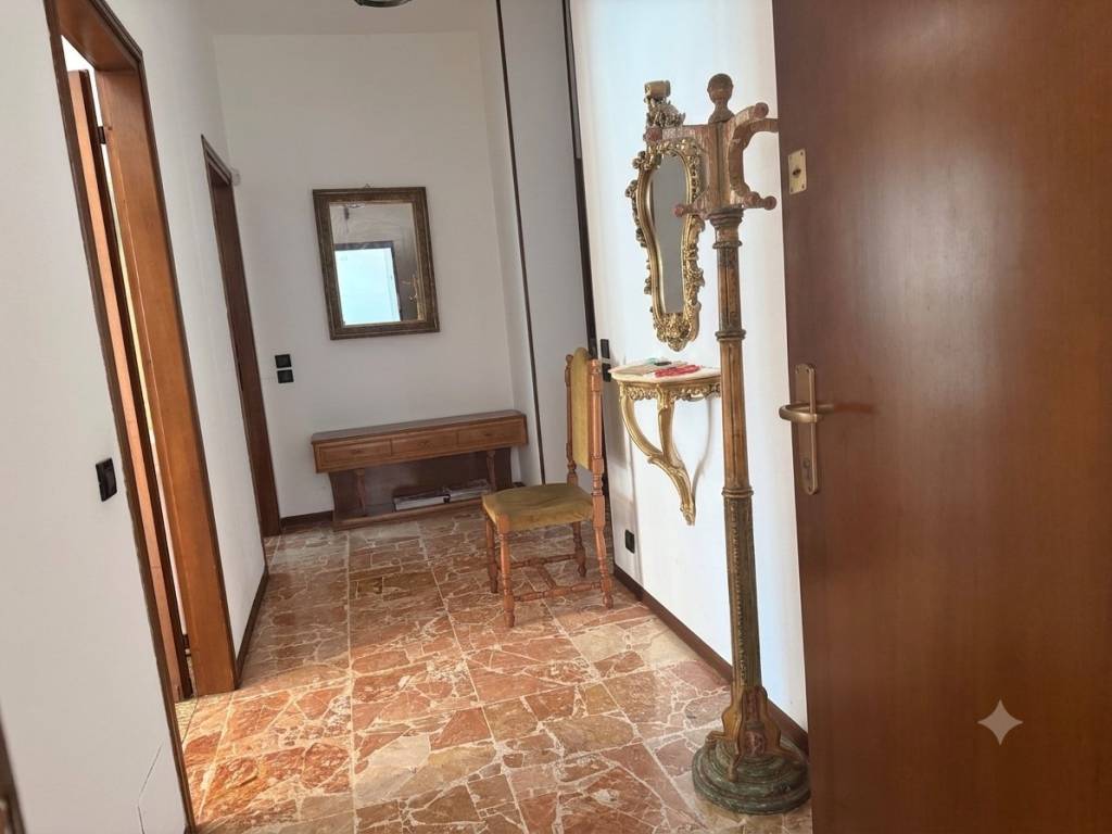 appartamento in vendita a Casnate con Bernate