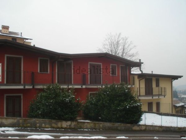 casa indipendente in vendita a Casnate con Bernate