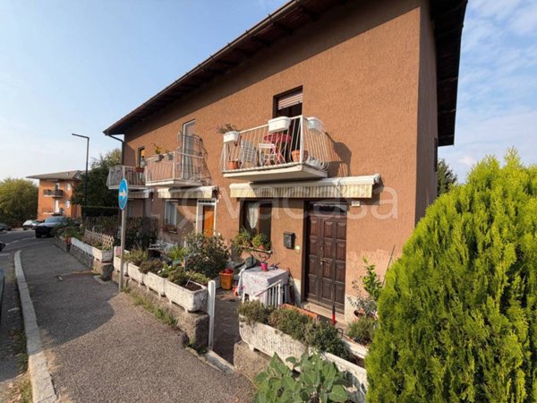 casa indipendente in vendita a Casnate con Bernate