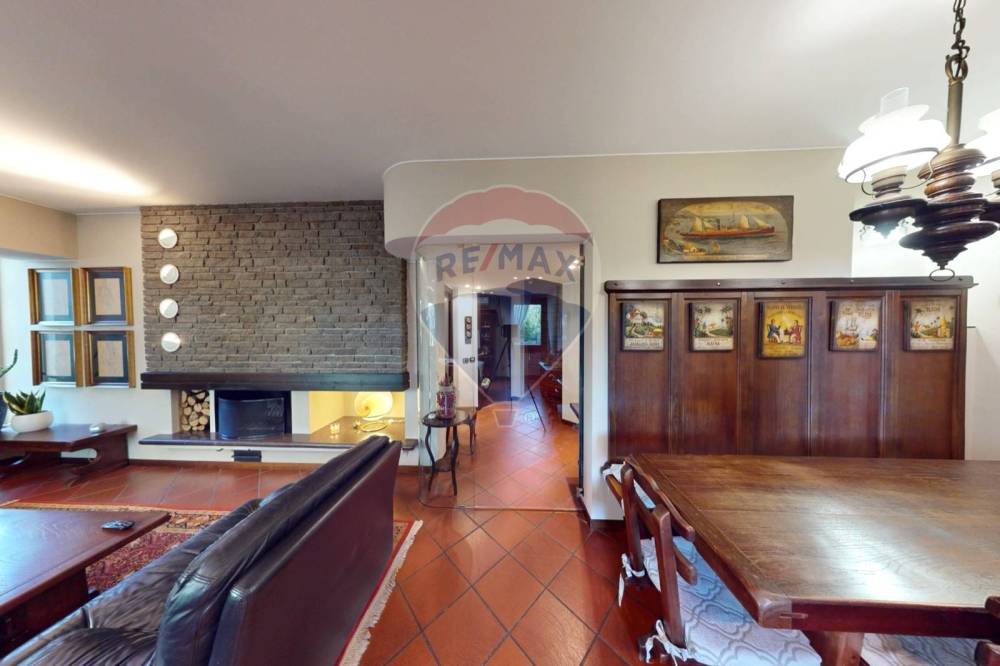 casa indipendente in vendita a Cassina Rizzardi in zona Monticello