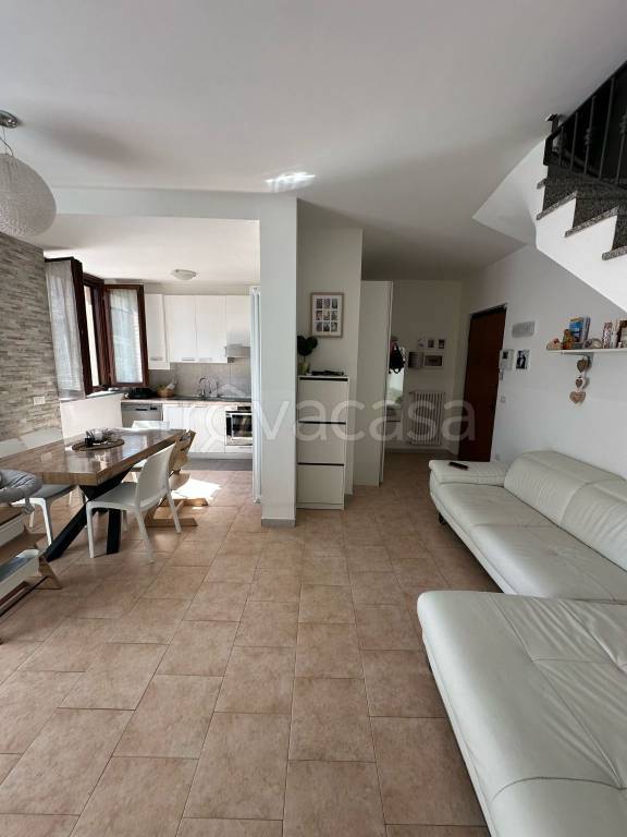 appartamento in vendita a Cassina Rizzardi in zona Ronco Vecchio