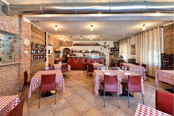 negozio in vendita a Cassina Rizzardi in zona Monticello