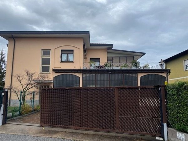 casa indipendente in vendita a Cassina Rizzardi