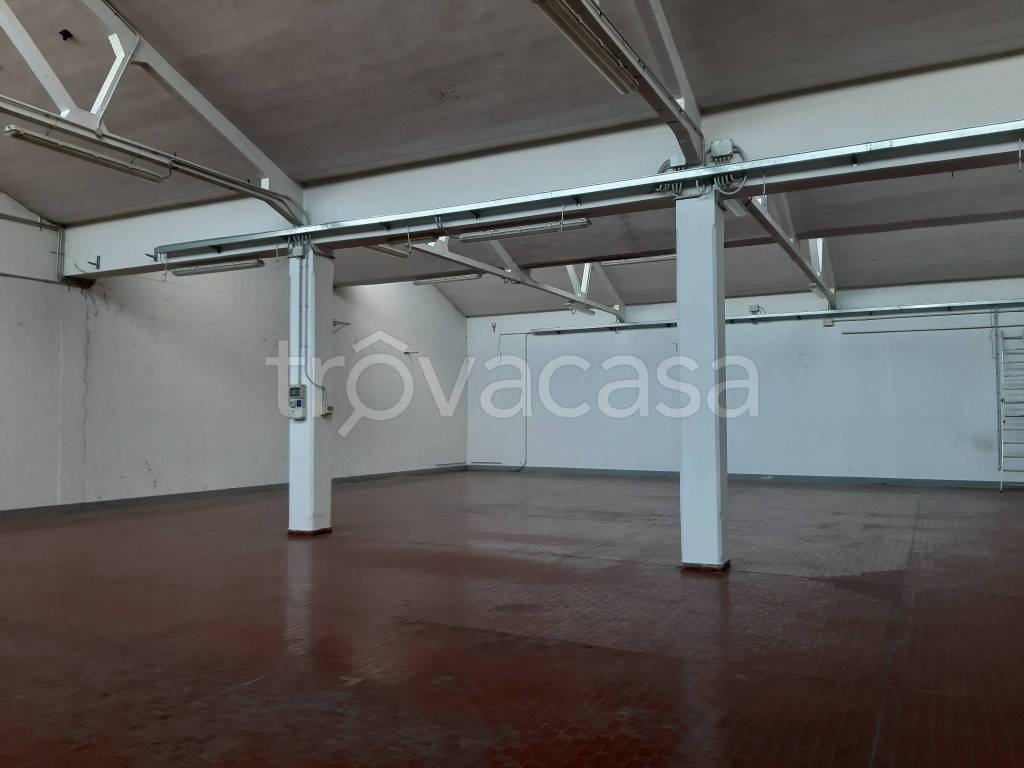 locale commerciale in vendita a Cassina Rizzardi