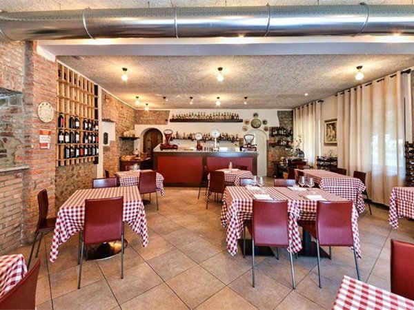 negozio in vendita a Cassina Rizzardi in zona Monticello