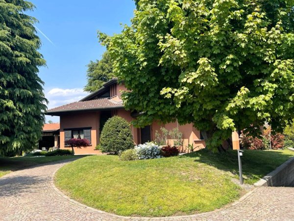 casa indipendente in vendita a Cassina Rizzardi in zona Monticello