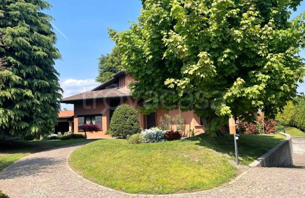 casa indipendente in vendita a Cassina Rizzardi in zona Monticello