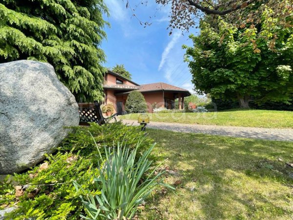 casa indipendente in vendita a Cassina Rizzardi in zona Monticello