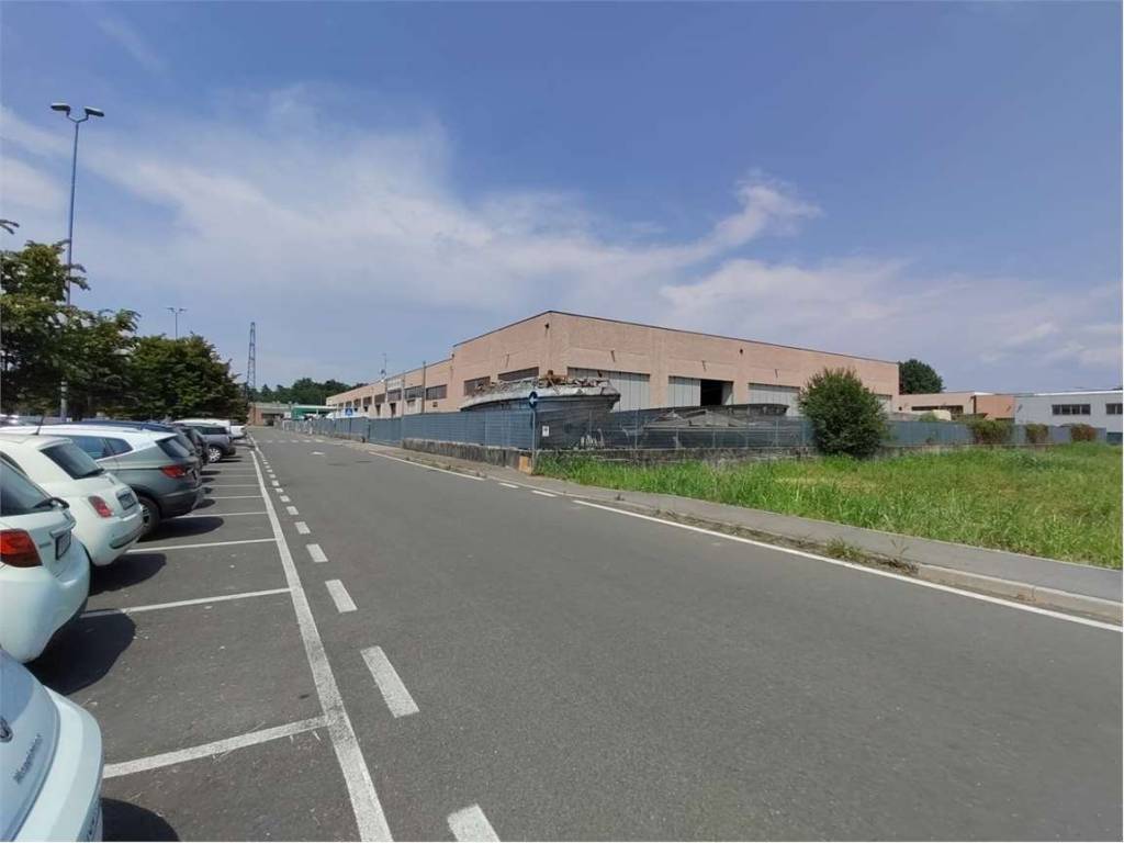 locale commerciale in vendita a Cassina Rizzardi